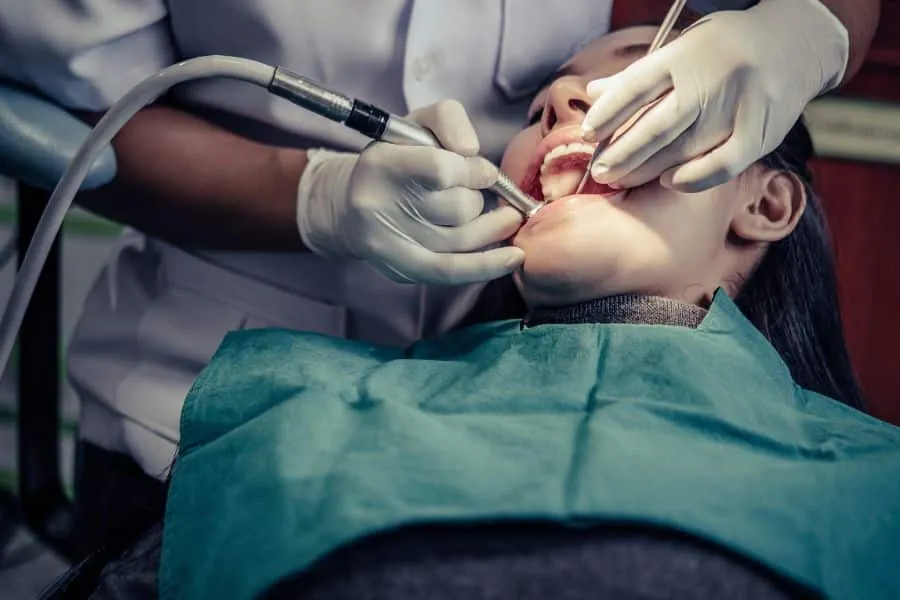 Cracked Tooth Syndrome: Why Your Tooth Hurts When You Chew