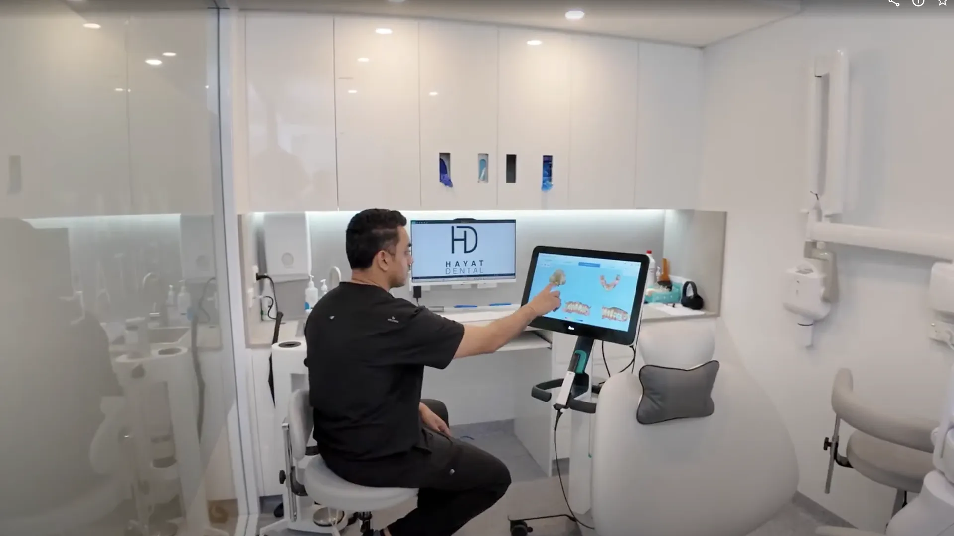 Dr Abhishek reviewing a digital scan before implant planning